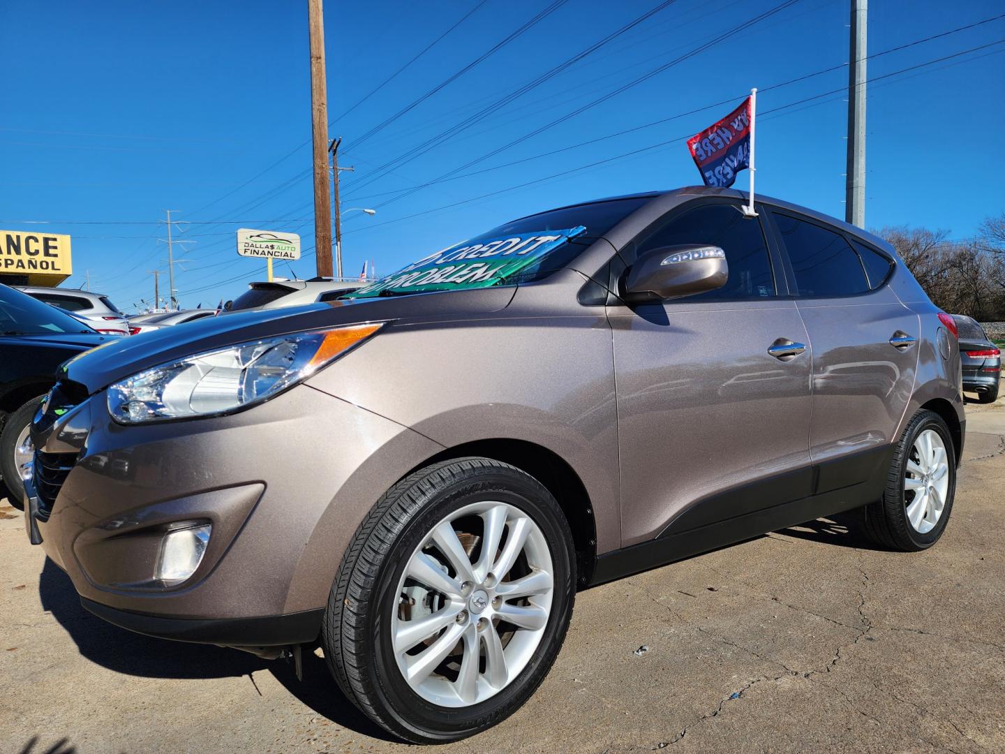 2012 GRAY Hyundai Tucson Limited (KM8JU3AC4CU) with an 2.4L L4 DOHC 16V engine, 6-Speed Automatic transmission, located at 2660 S.Garland Avenue, Garland, TX, 75041, (469) 298-3118, 32.885551, -96.655602 - Welcome to DallasAutos4Less, one of the Premier BUY HERE PAY HERE Dealers in the North Dallas Area. We specialize in financing to people with NO CREDIT or BAD CREDIT. We need proof of income, proof of residence, and a ID. Come buy your new car from us today!! This is a Very clean 2012 HYUNDAI TUC - Photo#7